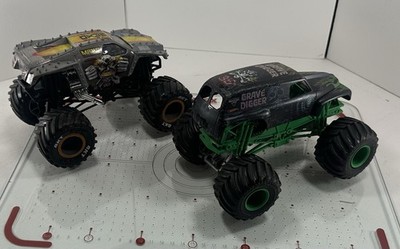 Hot Wheels Monster Jam Grave Digger & Max-D Monster Truck Lot BKT Tires