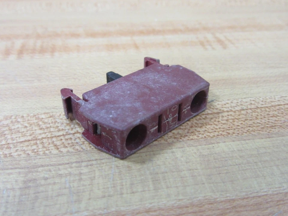 General Electric P9B10VN Contact Block (Pack of 3) - Image 3 of 4