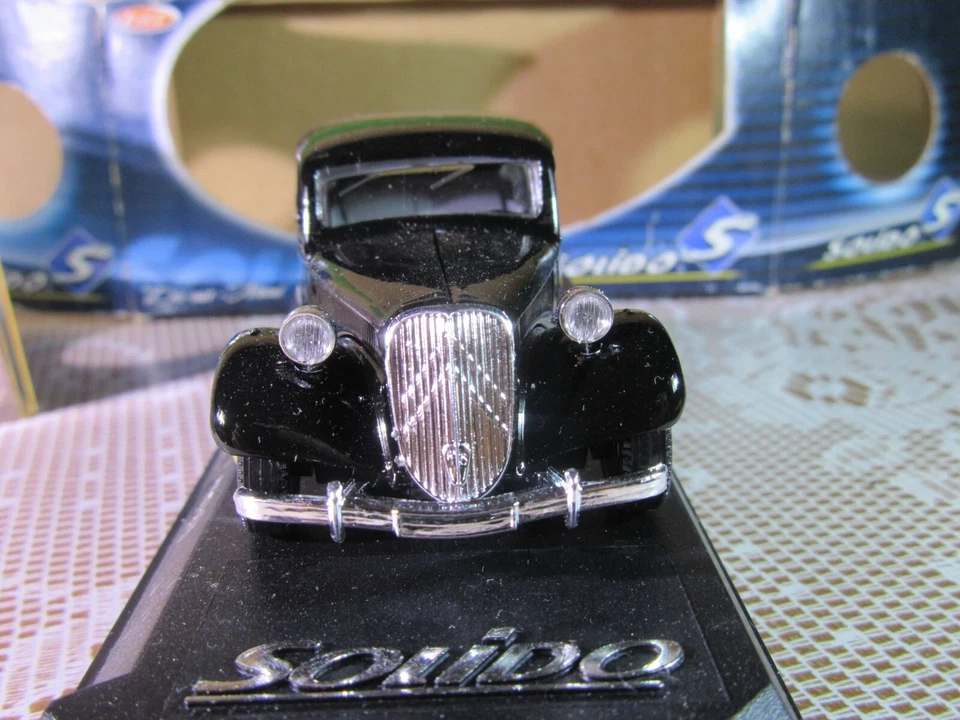 826Z Solido 4032 Francia Citroën Trazione 15 Six 1939 Nera 1:43 + Scatola Age D' - Immagine 2 di 4