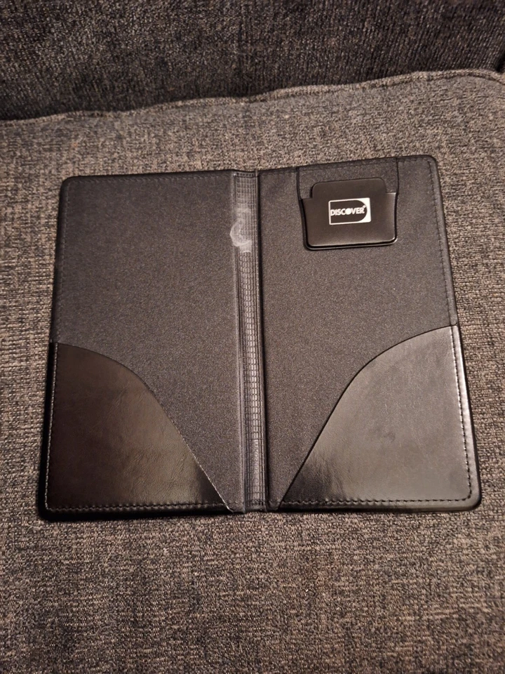 Lot of 8 New DISCOVER Guest Check Credit Card Receipt Folder Holder 5 x 9" - Image 2 of 3