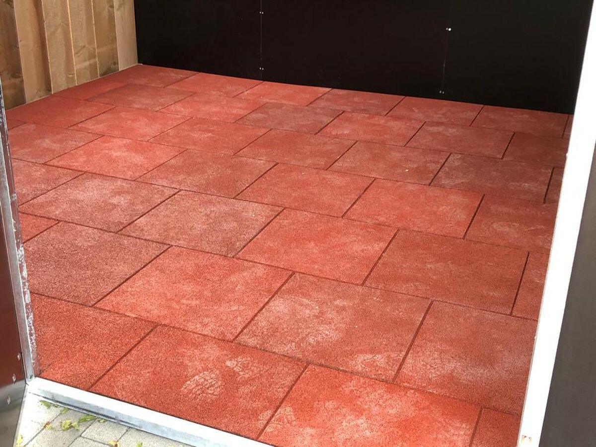 Stallmatten Fallschutzmatten Pferdematten Pool Spielplatz 50x50x4,5 cm TOP