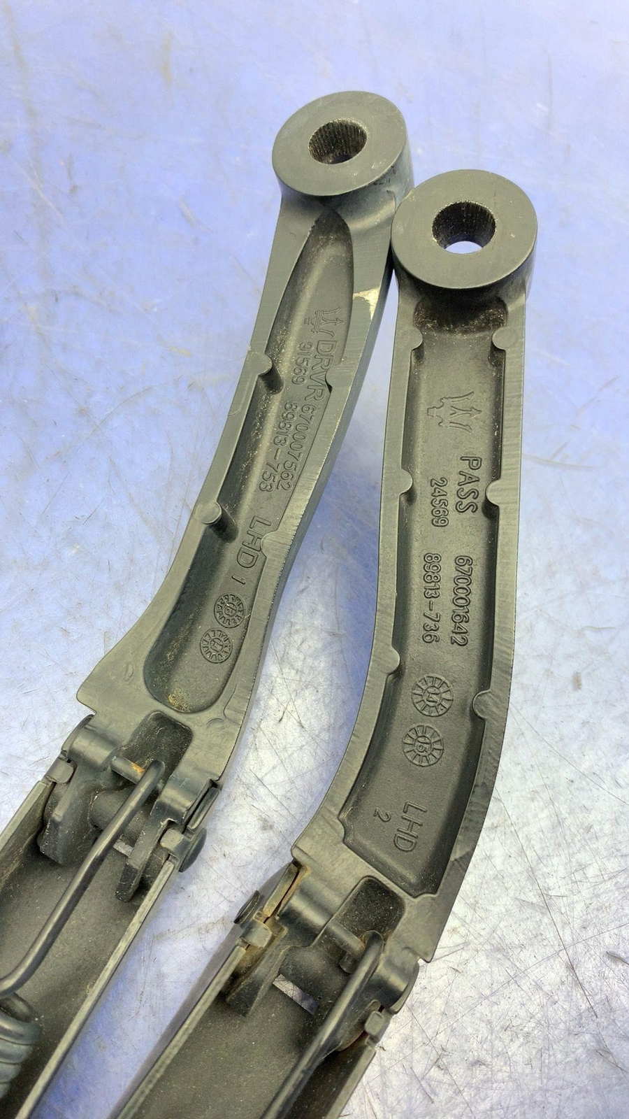 2014 - 2017 MASERATI GHIBLI M157 OEM FRONT LEFT & RIGHT WIPER ARM SET (2)