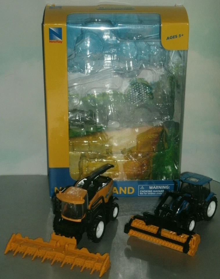 1/62 Scale New Holland FR920 Harvester & T6 Tractor Plastic New-Ray Toy AS-05005 - Image 3 of 4
