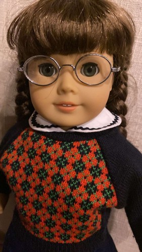 American Girl -MOLLY McINTIRE 18" DOLL with GLASSES 2011 with outfit - Picture 2 of 8