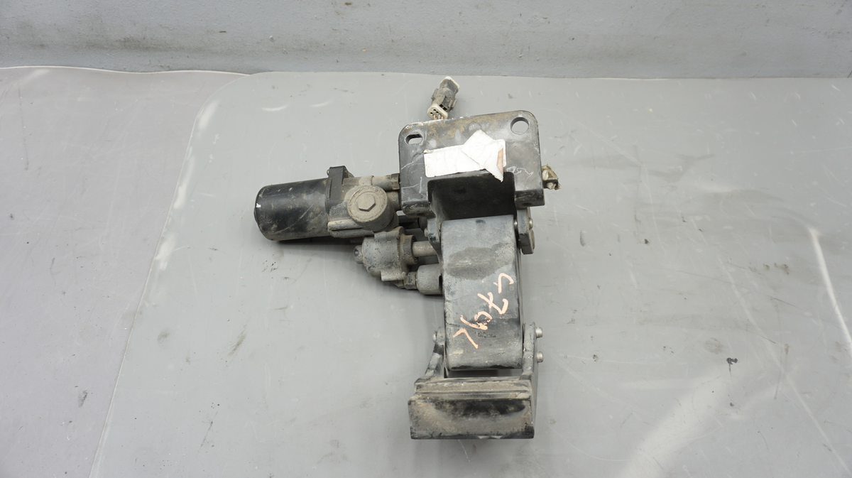 07-14 Ford Expedition Navigator Left Running Board Motor Bracket