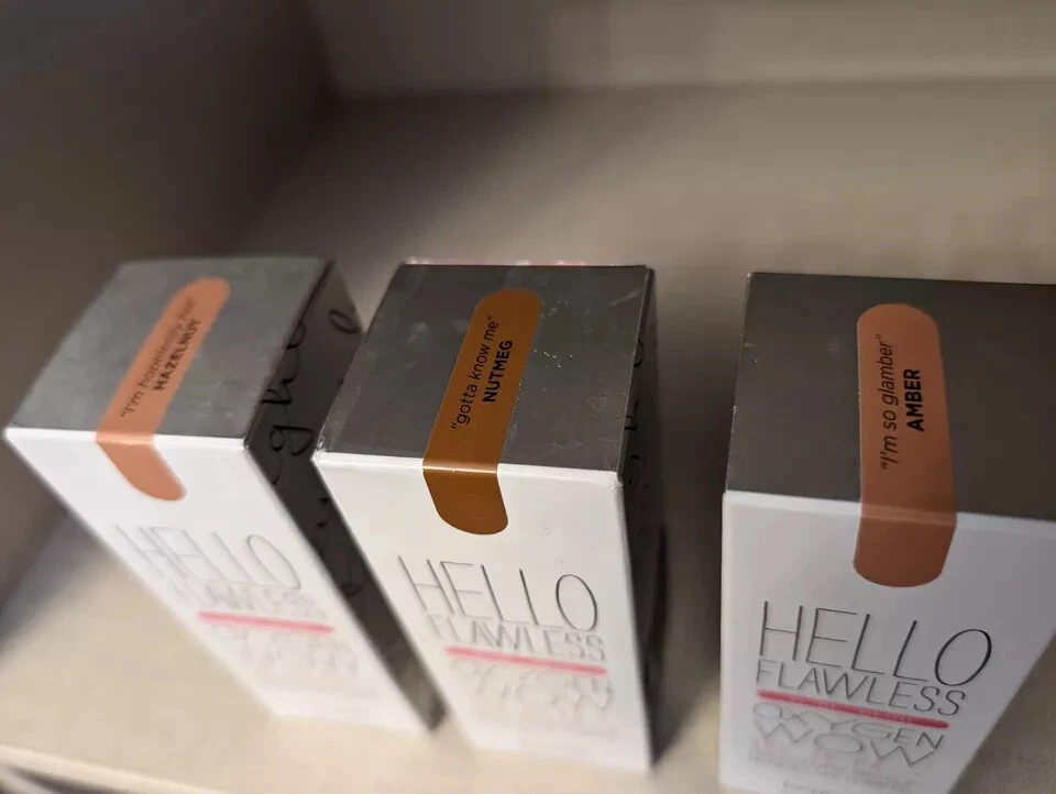 Benefit Hello Flawless Oxygen Wow Foundation SPF 25 / PA+++ 30ml. Various Shades - Image 3 of 4