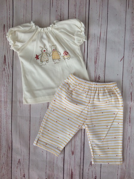 Conjunto de niña amarillo de BELTIN (talla 1 mes)