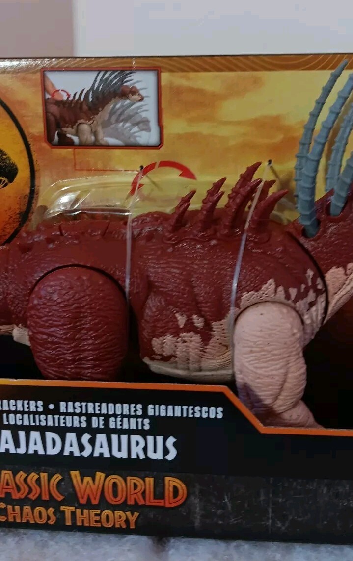Mattel Jurassic World Gigantic Trackers Figura de Acción, Juguete de Dinosaurio Bajadasaurus con Ataque de Cuello Furioso, Picos de Evolución, Coletazo y Juego Digital