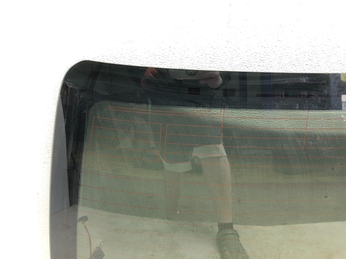Dk809129 2001-2005 Lexus Is300 Rear Driver Left Side Door Window