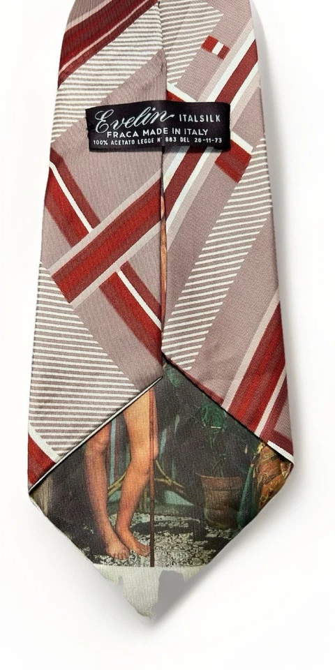 Corbata ancha vintage años 70 niña desnuda Evelin Italia oculta pin-up peekaboo novedad FRACA Foto 4 de 4