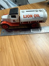 ERTL Vintage 1931 Hawkeye Tanker Truck Die Cast Bank 1:34 Scale Lion Oil No Key
