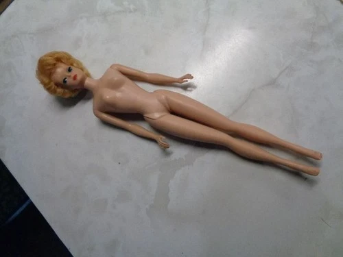 VINTAGE 60'S BARBIE MIDGE BODY BLONDE BUBBLE CUT BARBIE DOLL