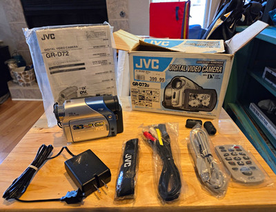 JVC GR-D72U MiniDV Camcorder 16x/700x 2.5'' LCD USB Remote Battery Box Brand New