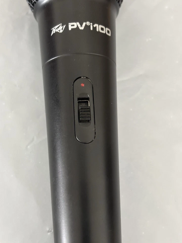 Peavey PV i Cardioid Unidirectional Dynamic Vocal Microphone - Image 3 of 4