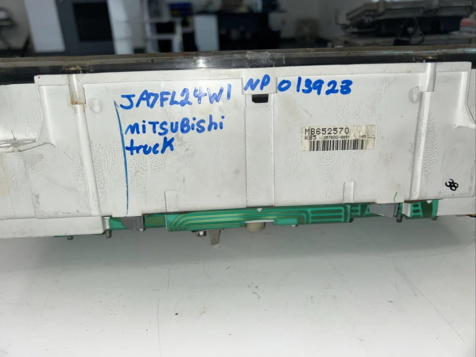 Mitsubishi Mighty Max Cluster 1992 Foto 3 de 4