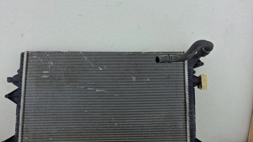 Оригинальный радиатор 2012–2015 VOLKSWAGEN PASSAT TDI 5K0121251S - Изображение 4 из 4