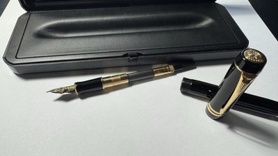 Parker Duofold International Fountain Pen - Mark 2, Black Gold, F Size 18k Nib