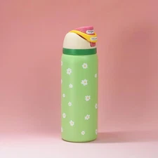 Owala 32oz Green Daisy Sport Bottle – Edition 2025 Gift