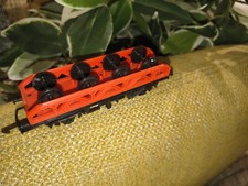 Hornby R131 OO Gauge Flat Wagon With Wheel Load