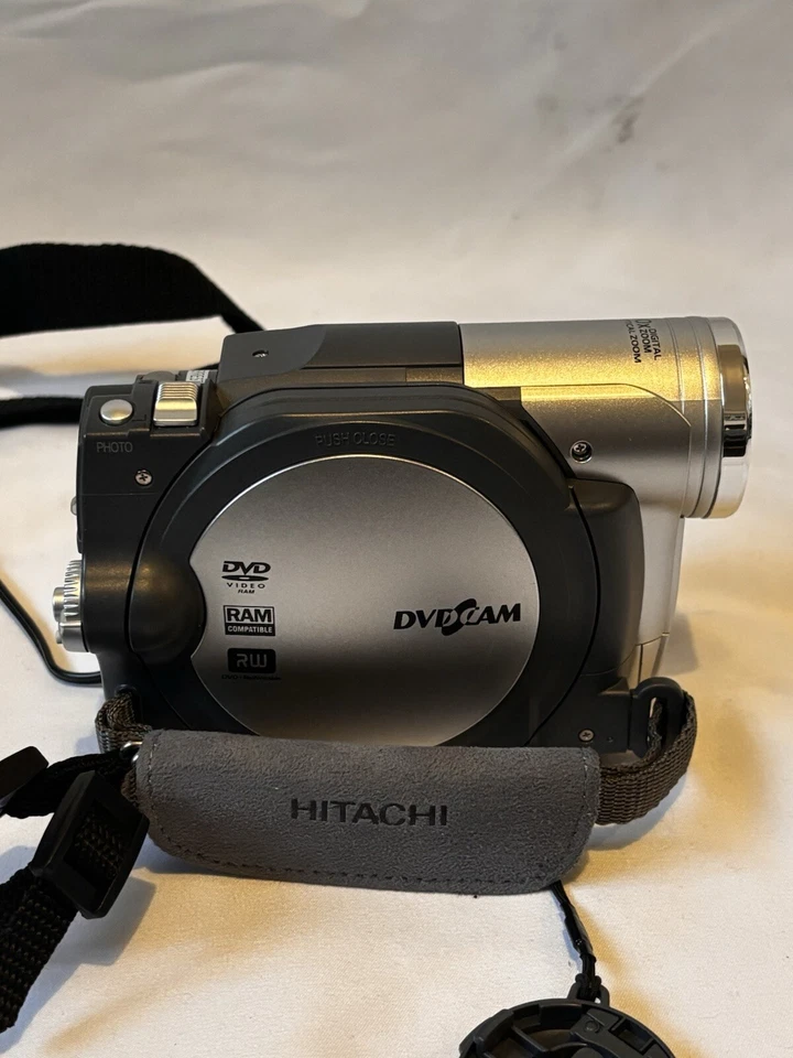 Hitachi DZ-BX35E DVD Camcorder Boxed With All Accessories NEEDS NEW BATTERY - Image 4 of 4
