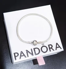 NEW 100% Authentic PANDORA Smooth 925 Silver Logo Clasp Charm Bracelet 590728
