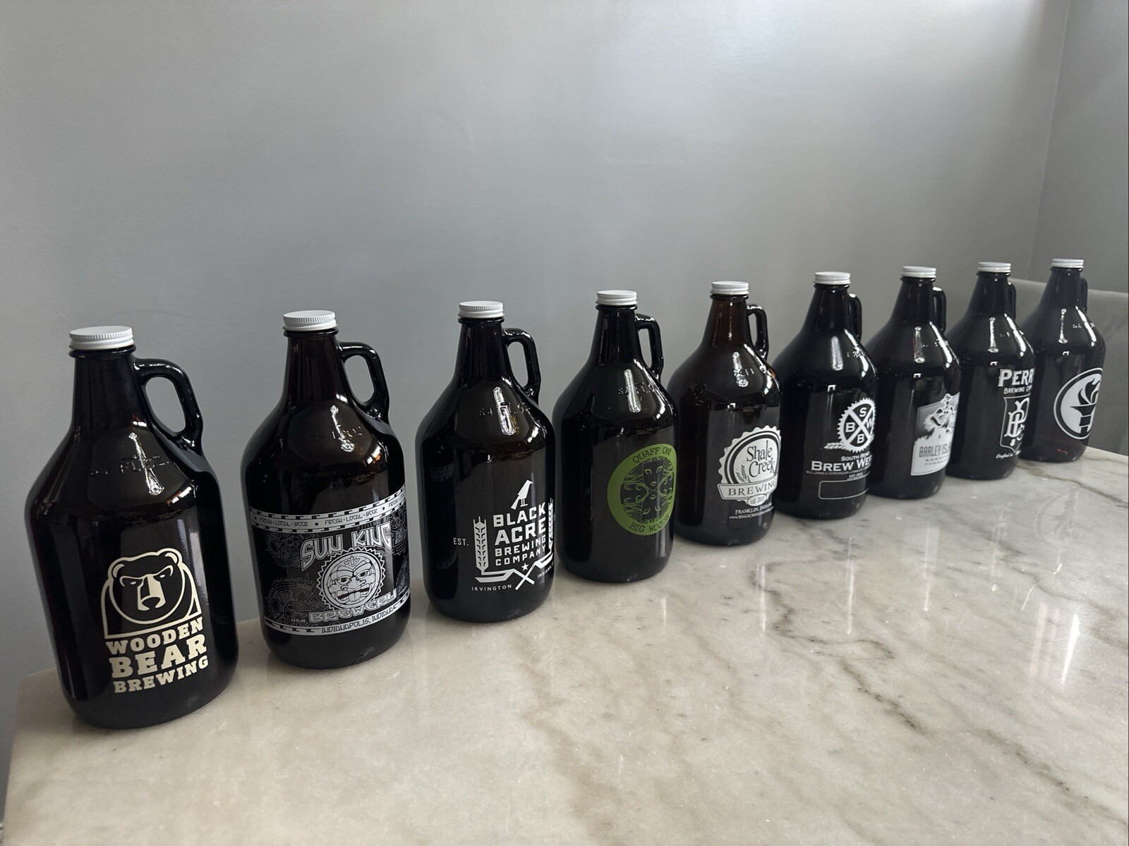 South Bend Brew Werks Growler 64 Oz￼•  Amber  •  Indiana  •￼
