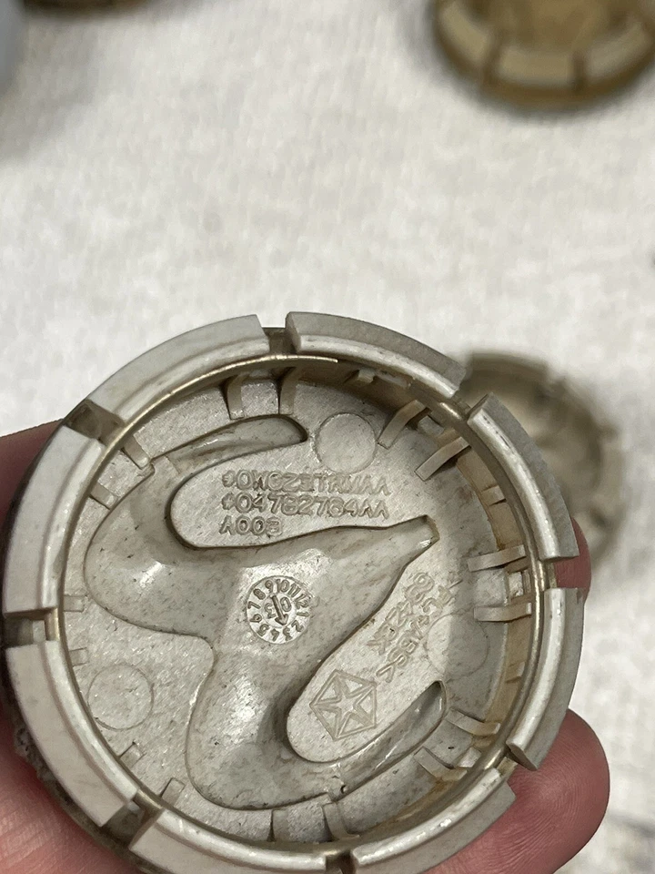 道奇 Caravan 2001 - 2007,道奇 Nitro 2007 - 2012 中心盖 0WG23TRMAA 04782764AA — 第 2/2 张图片