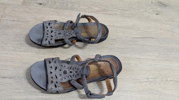 Women Clarks Heels Grey Leather 37 #7AKF