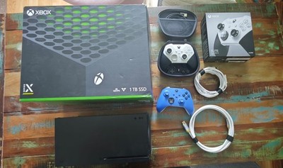 Microsoft Xbox Series X 1TB Schwarz inkl. Kabel, originale Box und 2 Controller