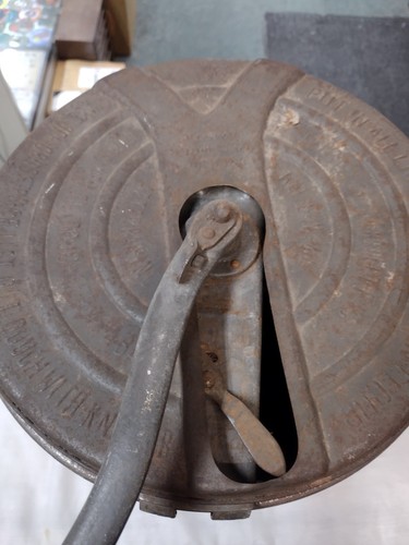 Vintage Universal Bread Maker 1904 Made By Landers, Frary. & Clark with clamp - Picture 5 of 14