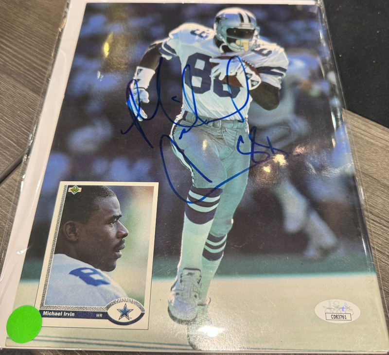 Michael Irvin Cowboys AUTOGRAPHED Beckett Football Magazine JSA