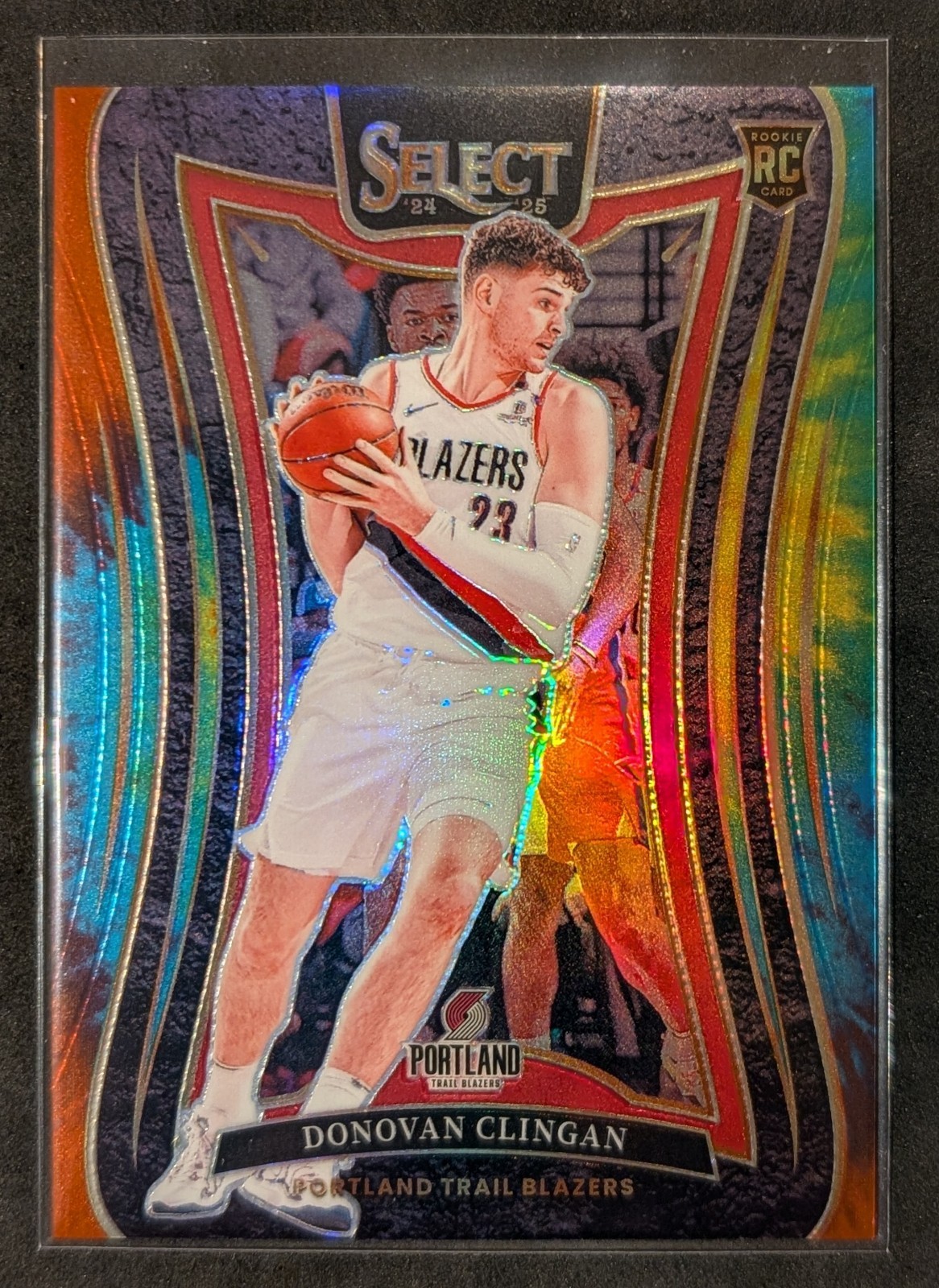 2024-25 Panini Select - Mezzanine Donovan Clingan #390 Tie-Dye Prizm /25 (RC)