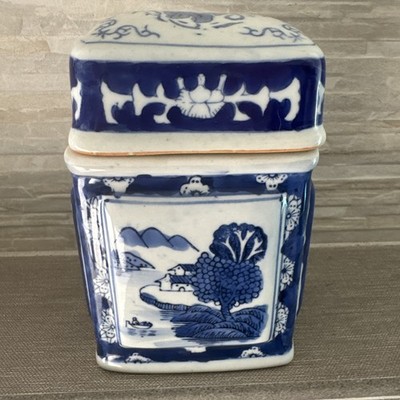 Chinese Vintage Ginger Jar 7  Tall Rectangular Jar w/Lid, Blue & White Tea