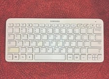 SAMSUNG BLUETOOTH WHITE KEYBOARD BKB-10, Tested Works, Excellent Condition