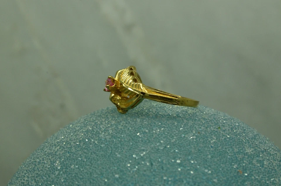 Anillo solitario circonita cúbica púrpura claro redondo oro amarillo 14K talla 6 Foto 2 de 4