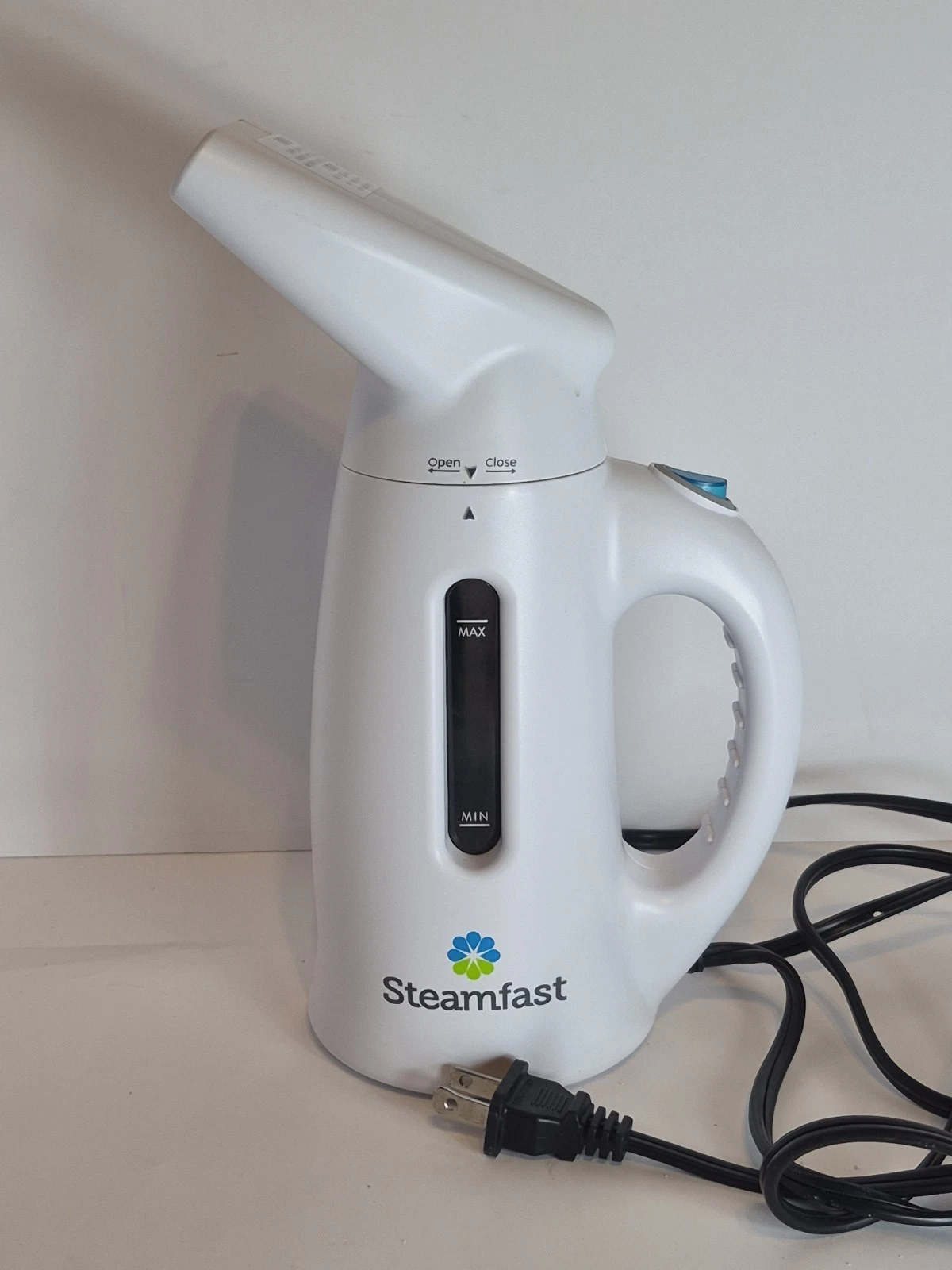 Hand Held Travel Steamer -- Steamfast Compact Travel Garment Steamer
Opens in a new window or tab