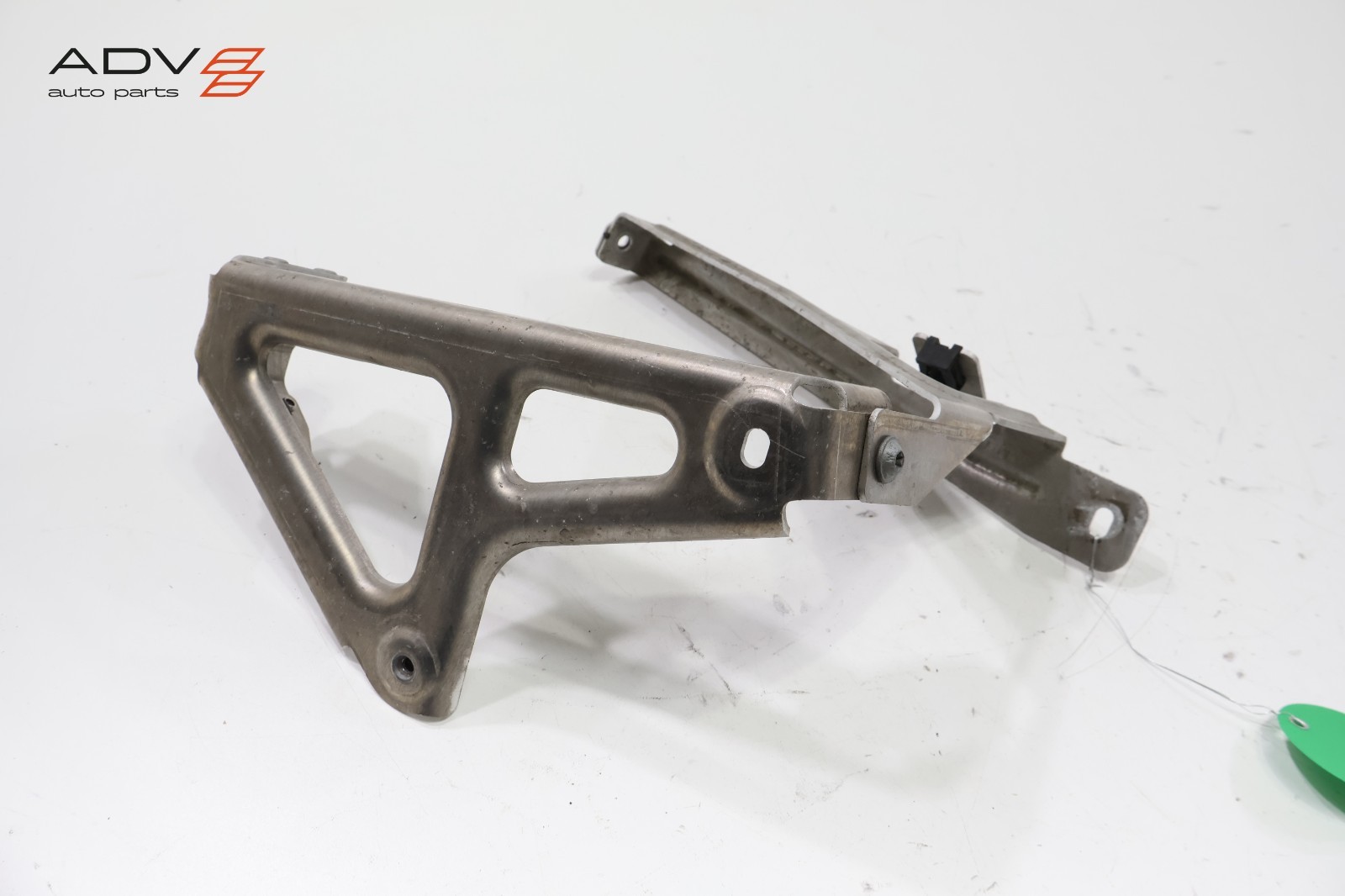 2014 - 2020 BMW i8 I12 REAR RIGHT QUARTER PANEL UPPER SUPPORT BRACKET OEM