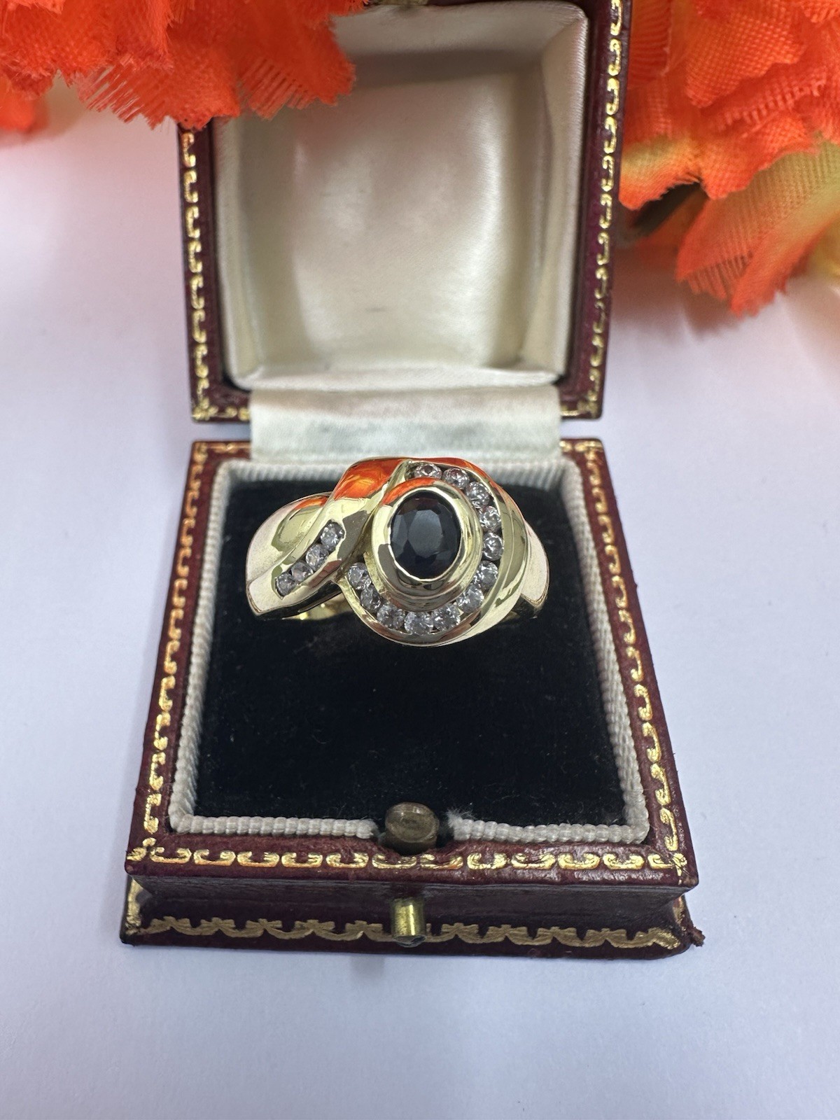 Gorgosus Sapphire/diamond 18ct Gold Ring
