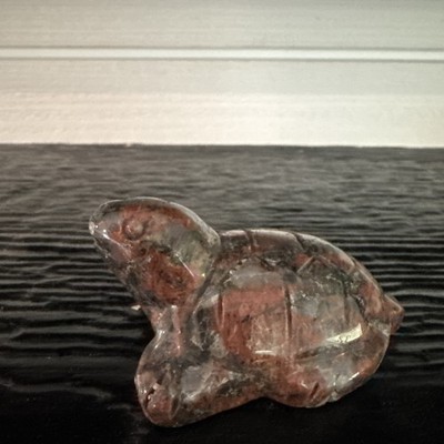 Red Que Sera Turtle Carving 84 Grams 3 