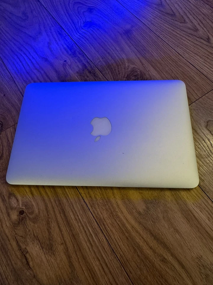 Apple MacBook Air 11" 2012 · i5 · 4GB · 240GB, photo 2 of 5