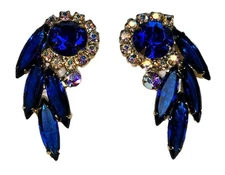 GORGEOUS VINTAGE JULIANA BLUE & CLEAR RHINESTONE CLIP EARRINGS IN GOLD TONE 