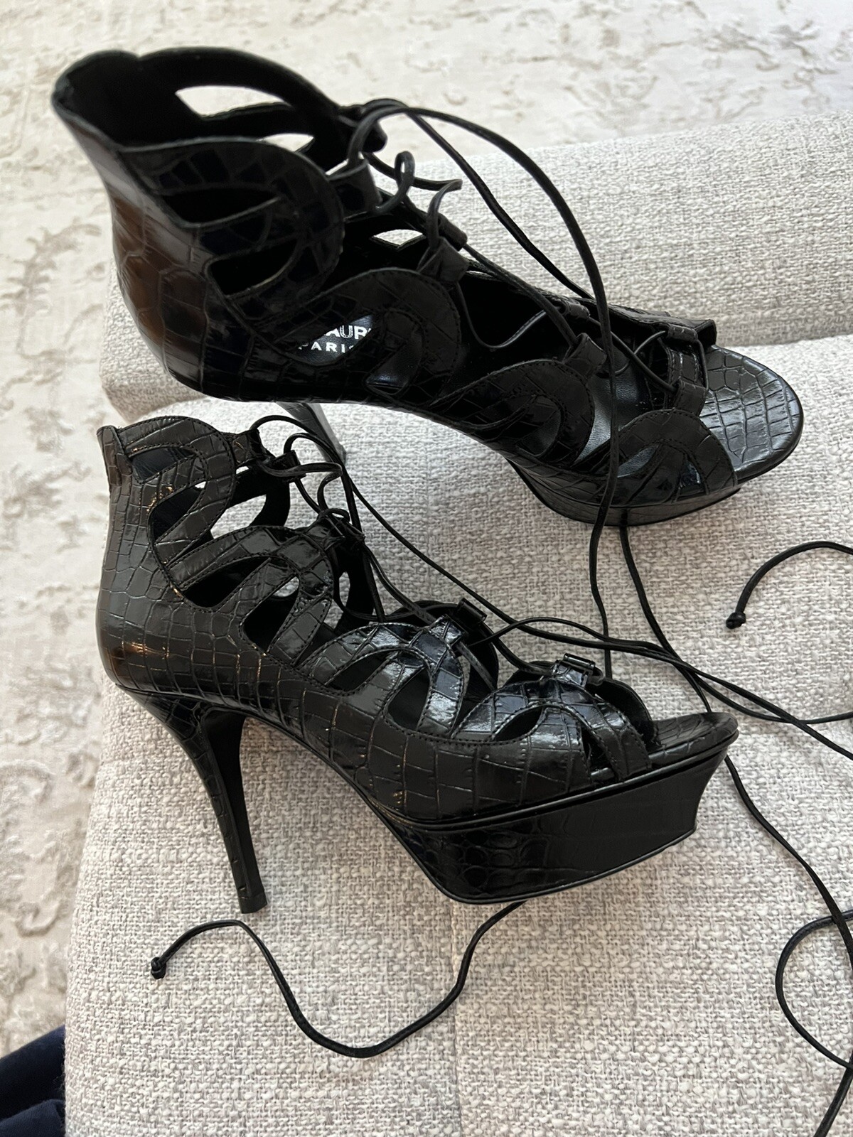 Nuovi sandali gladiatore Saint Laurent neri in pelle di coccodrillo goffrata plateau 37 5