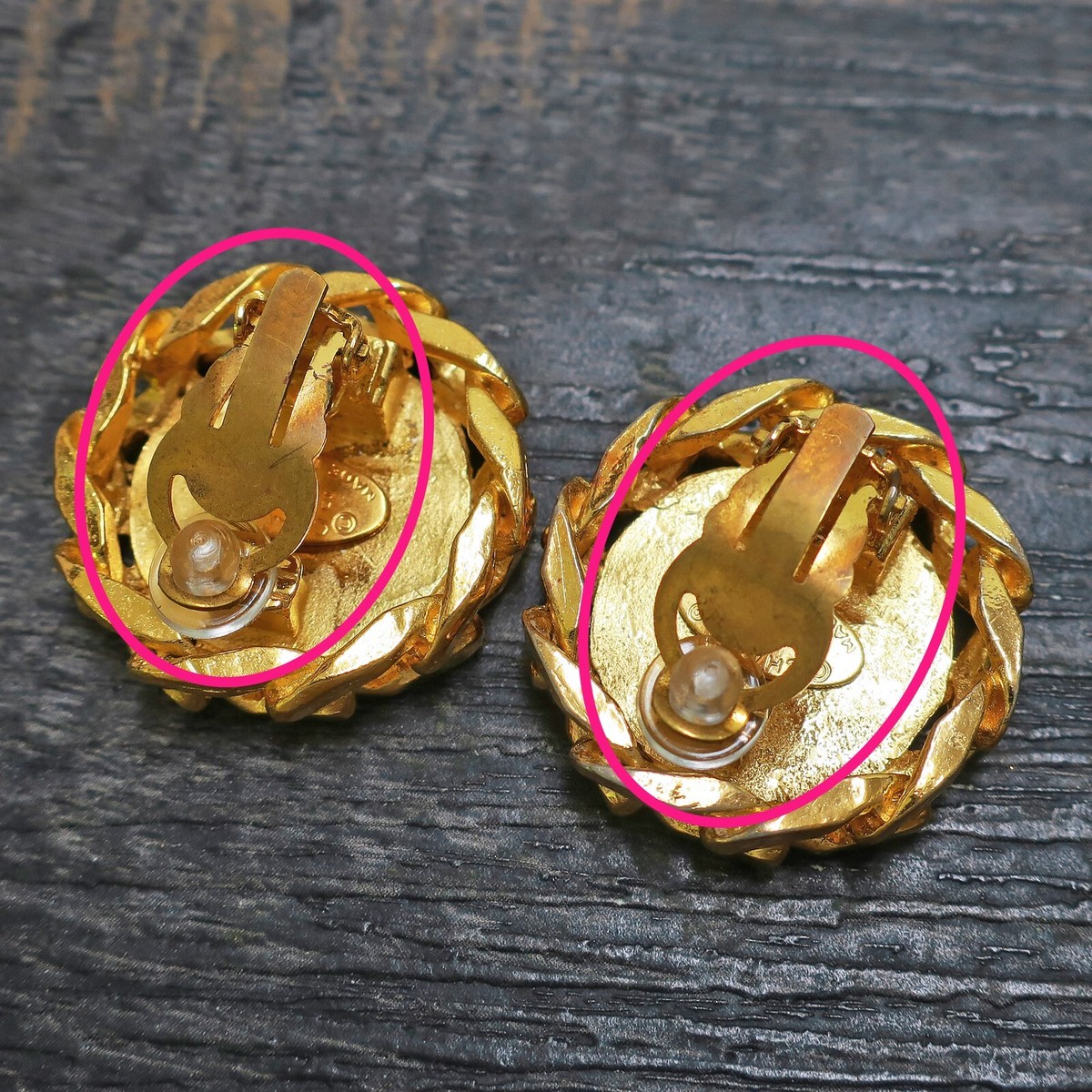CHANEL Gold Plated CC Logos Rhinestone Round Vintage Clip CHANEL Gold Plated CC Logos Rhinestone Round Vintage Clip