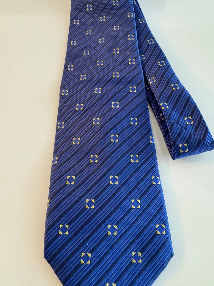 Corbata de seda ecuestre Firenze. "Azul con amarillo geométrico 59"" x 3,75""" Foto 2 de 4