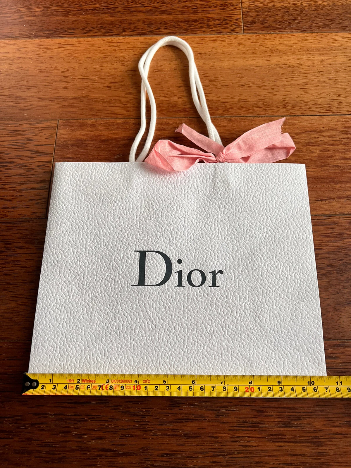 SAC CADEAU MAQUILLAGE TEXTURÉ BLANC DIOR POIGNÉES CORDE ET RUBAN 27X23X11,5CM