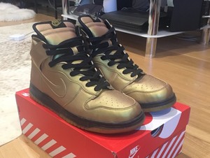 olympic gold nike dunks