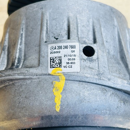 Genuine Mercedes OEM M264 engine mount LEFT bracket A2052407600 - Picture 5 of 5
