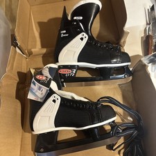 CCM Tacks 325 Pro Lite 3 Ice Hockey Skates Black/White Size 4 New In Box
