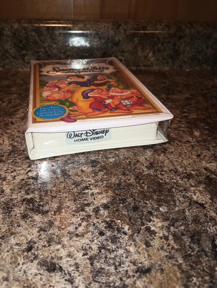 NEW - Disney's Snow White and the Seven Dwarfs VHS - WILL COMBINE SHIPPING - Image 4 of 4
