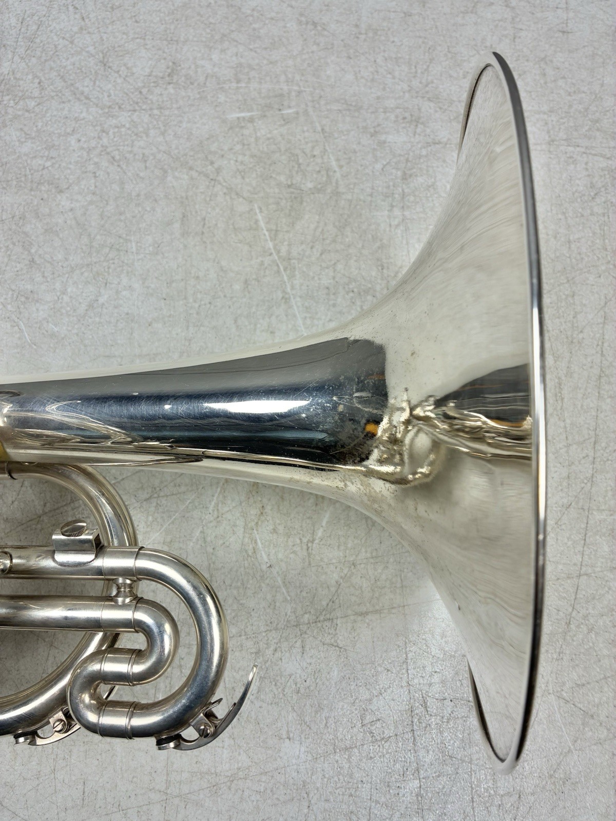 YAMAHA MODEL YMP204M SILVER MELLOPHONE IN GOOD PLAYING CONDITION C08557